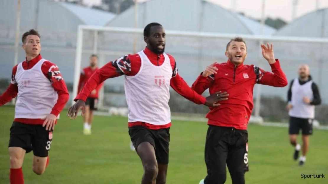 Sivasspor'un Antalya kampı sürüyor