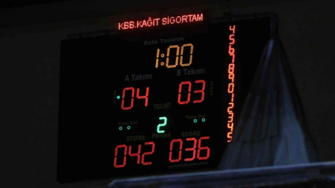 Skorboard arızası maçları erteletiyor