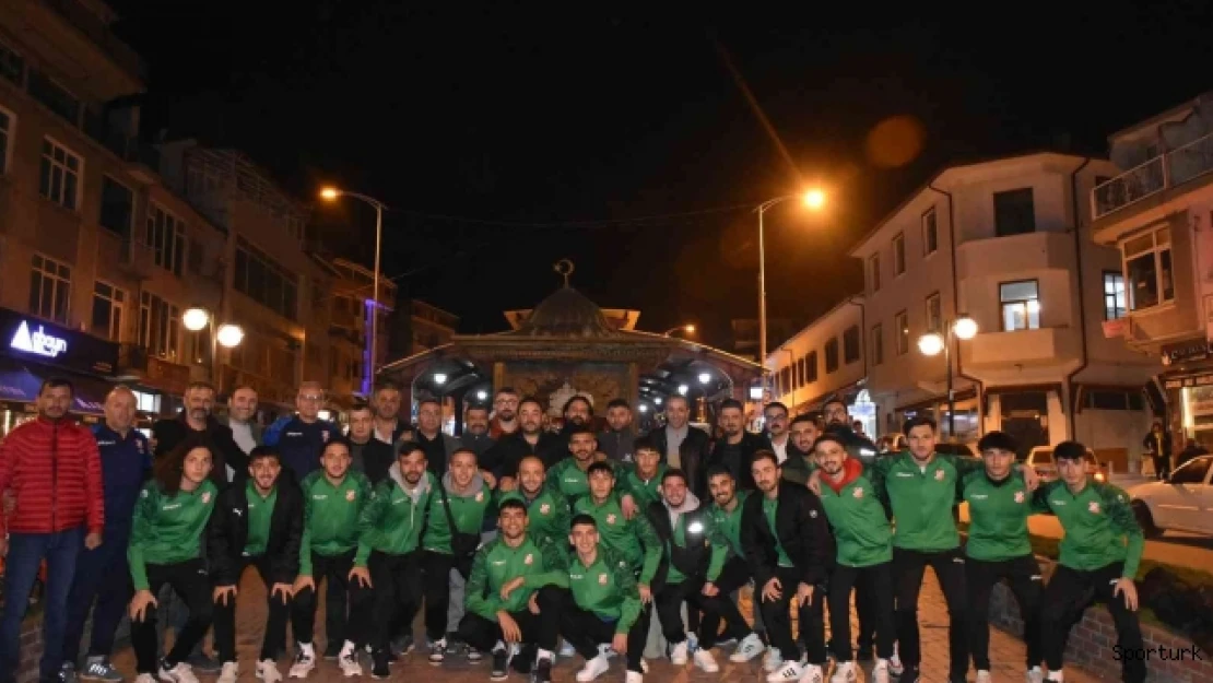 Tosyaspor'da yöneticiler ve futbolcular moral yemeğinde buluştu