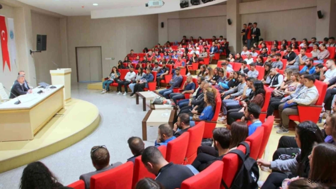 Üniversitede &quotSpor Yönetimi ve İstihdam" konferansı