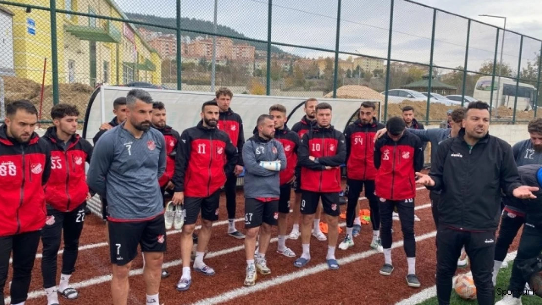 Zorlu maç öncesi eski futbolculardan 1969 Bilecik Spor Kulübü'ne destek