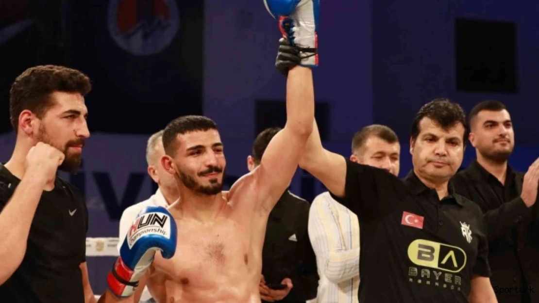 'Demir Yumruk' İzzettin Altunsöz, rakibini bayılttı