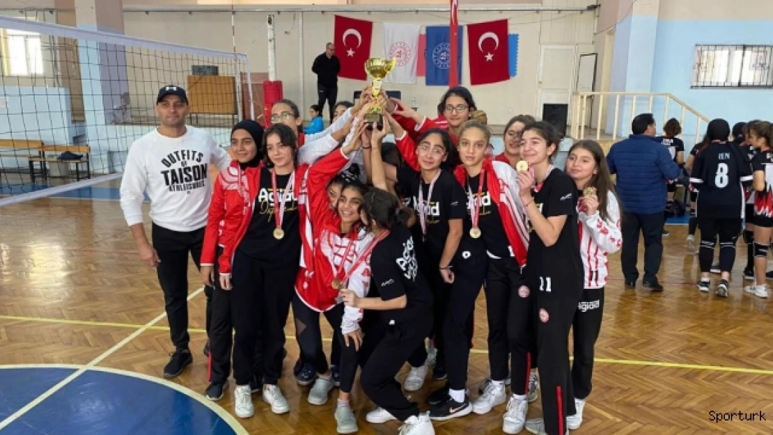 Adana Genç İş Adamları Derneği Ortaokulu Adana Şampiyonu