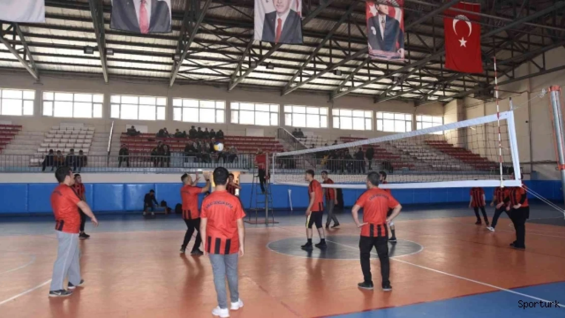 Ahlat'ta engellilere yönelik voleybol dostluk maçı düzenlendi