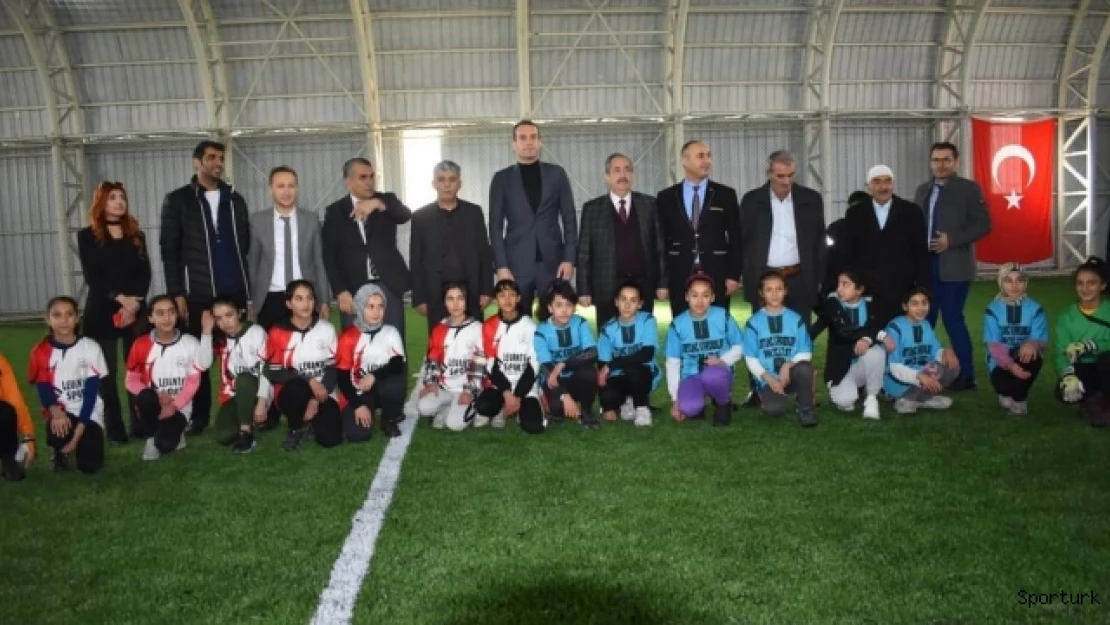 Aydınlar beldesi öğrencileri spor sahasına kavuştu