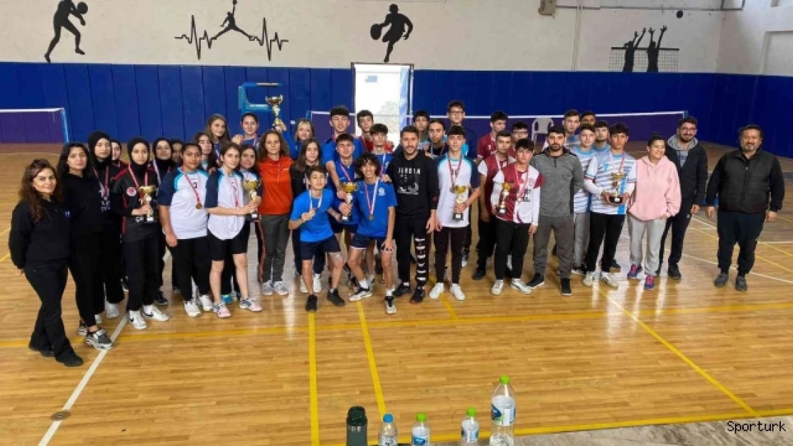 Badmintonda grup birincileri belli oldu