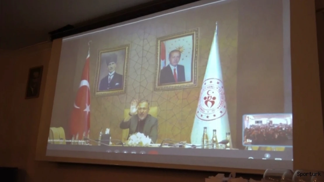 Bakan Kasapoğlu, Kütahyalı gençlerle canlı bağlantıyla bir araya geldi