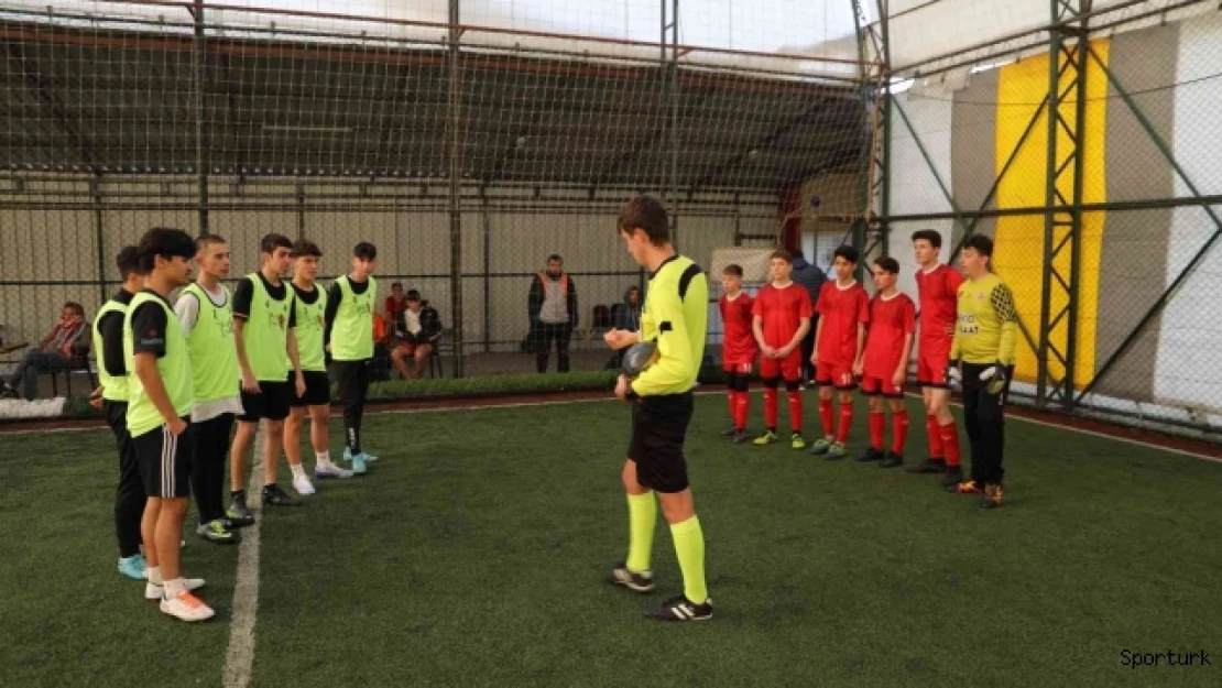 Burhaniye mahalle ligi turnuvası başladı