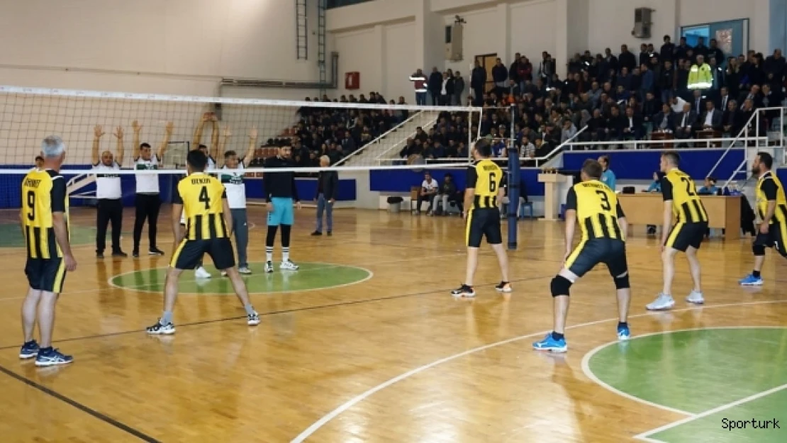 Çivril'de kenardan yapılan müdahale final maçını 2 saat uzattı