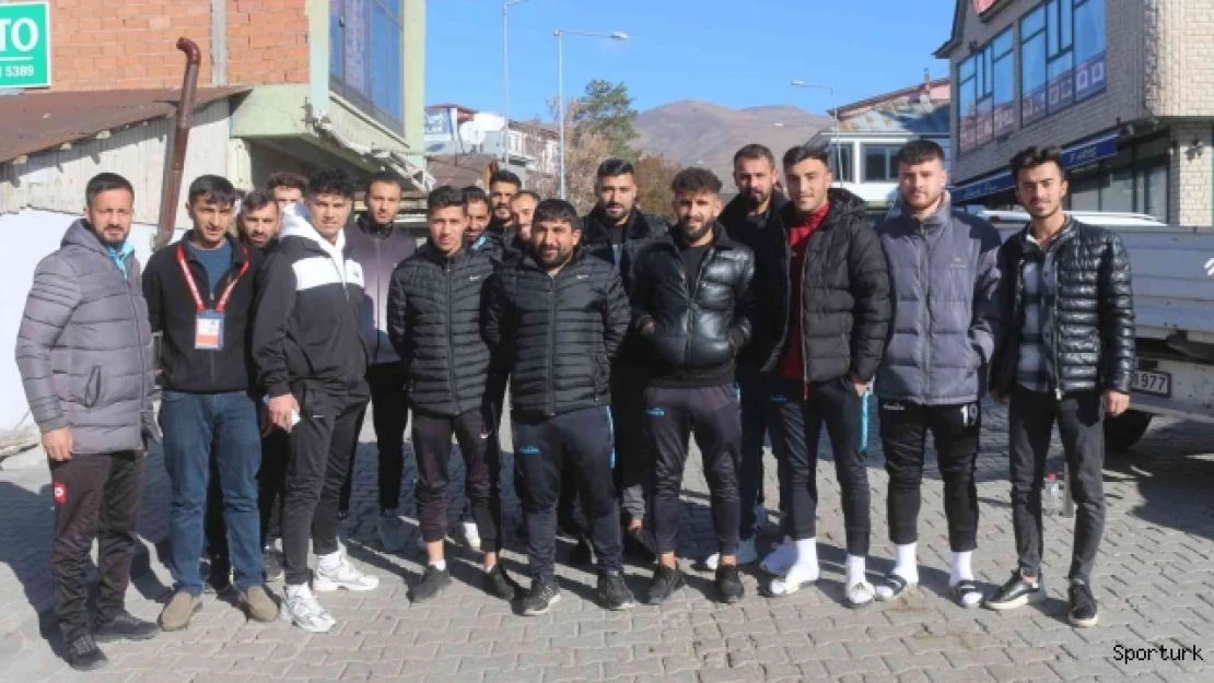 Cizre Spor'un oyuncuları Varto'yu gezdi