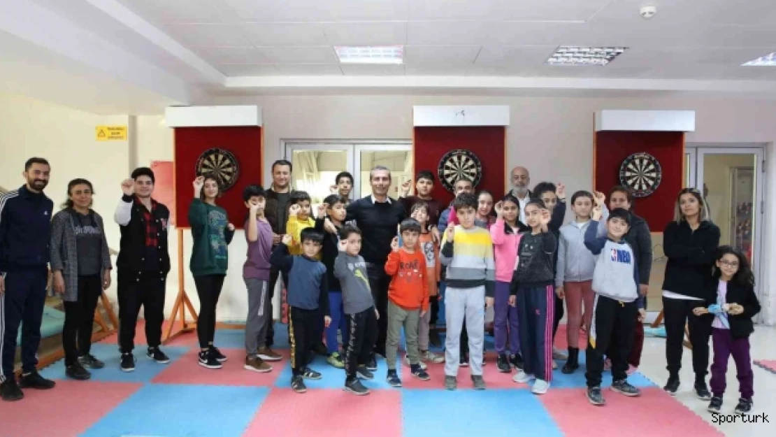 Dart sporuna çocukların ilgisi artıyor