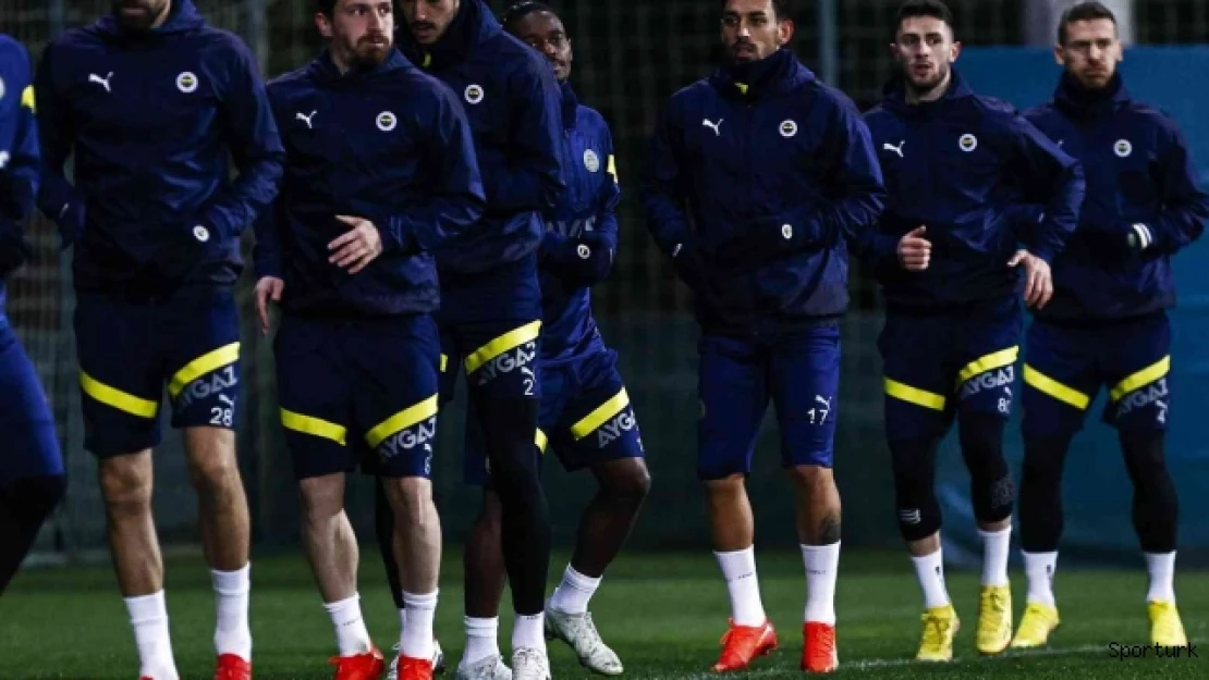 Fenerbahçe, İstanbulspor maçı öncesi kampa girdi