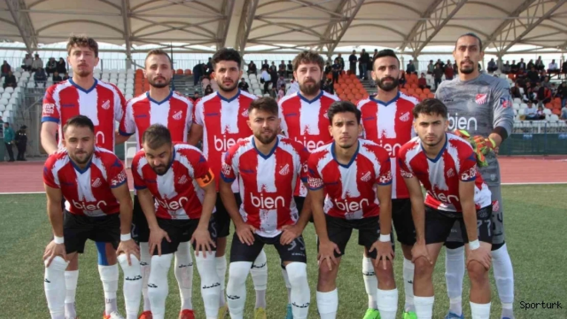 Futbolcular paraları ödenene kadar idmana çıkmama kararı aldılar