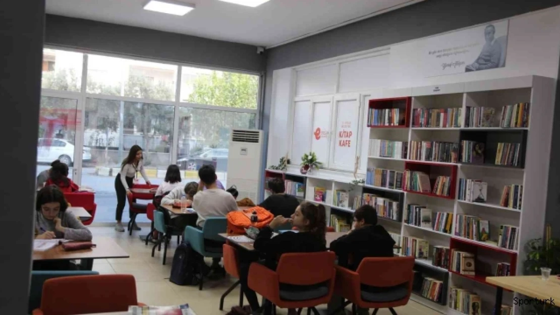Gençlerin gözdesi Efeler'in Kitap Kafeleri oldu