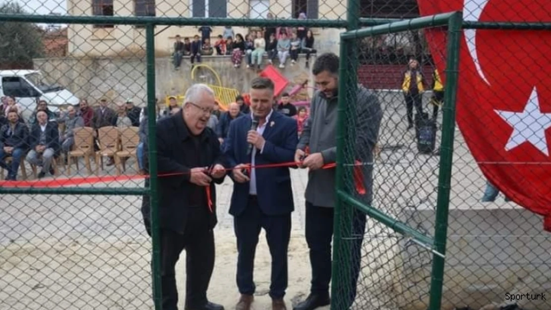 Gömeç Belediyesi'nden gençlere halı saha