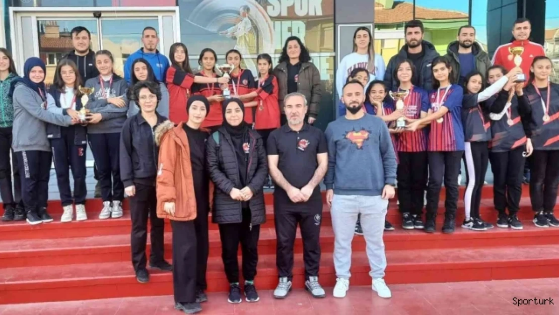 Karaman'da yıldızlar dart turnuvası sona erdi