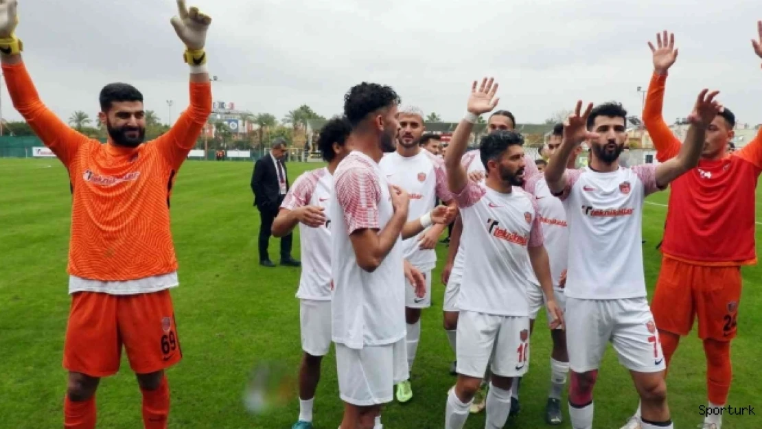 Kepez Belediyespor zirvedeki yerini korudu