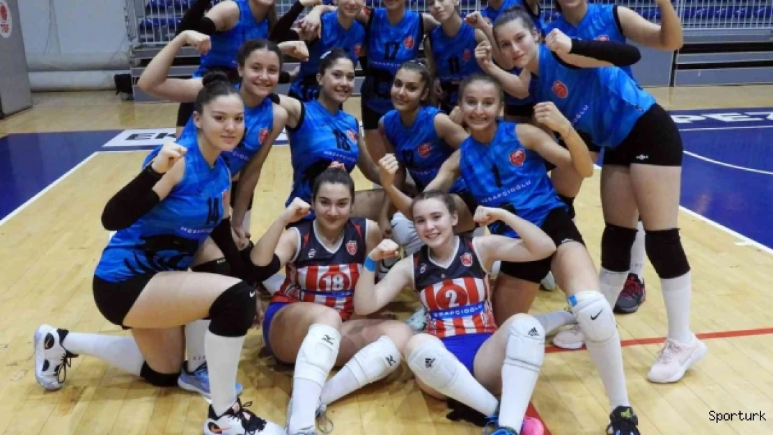 Kepez'in kadın voleybolcularından final gibi galibiyet