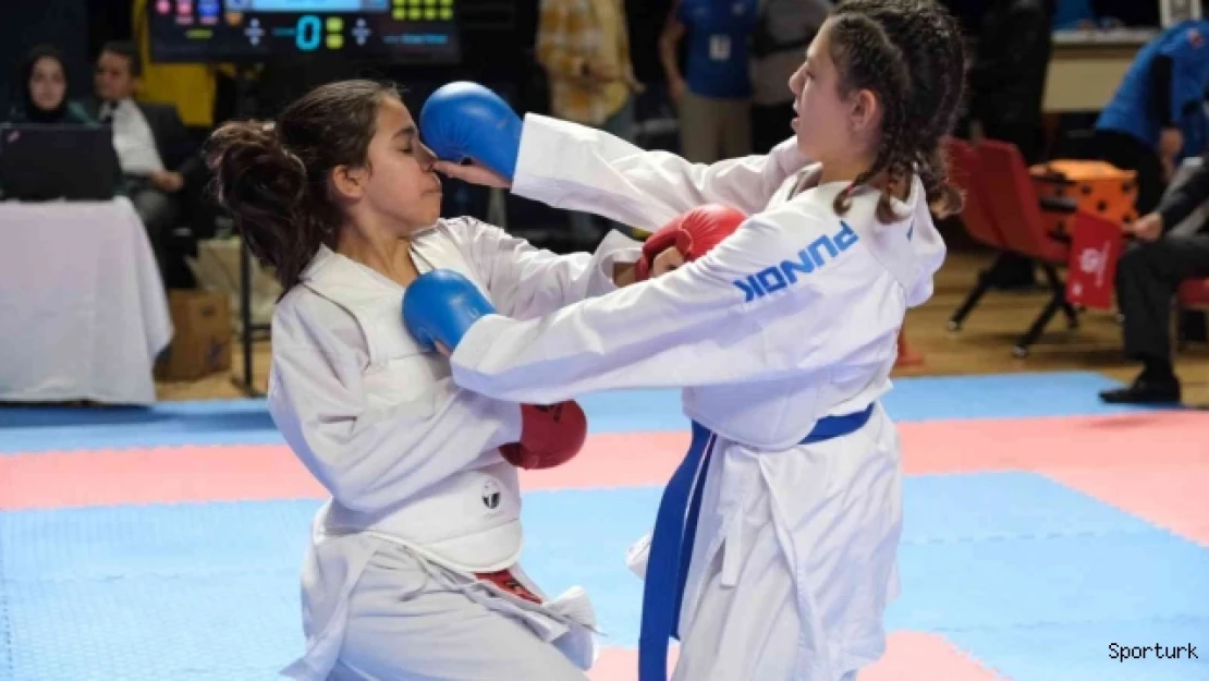 Kocaeli'de karate rüzgarı