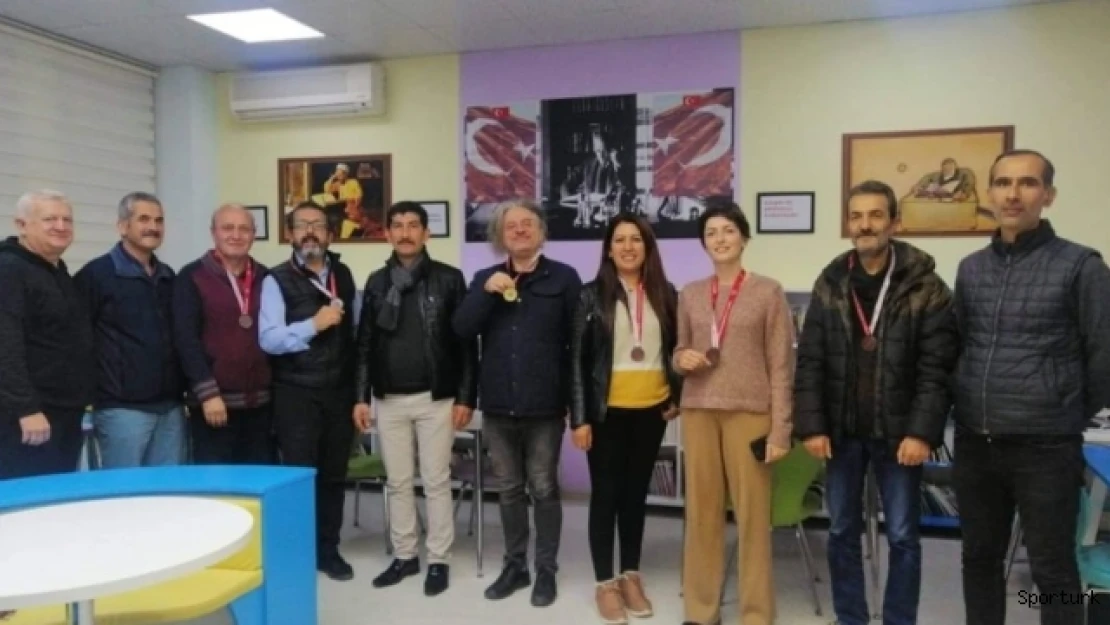 Köyceğiz'de öğretmenler satranç turnuvasında mücadele etti