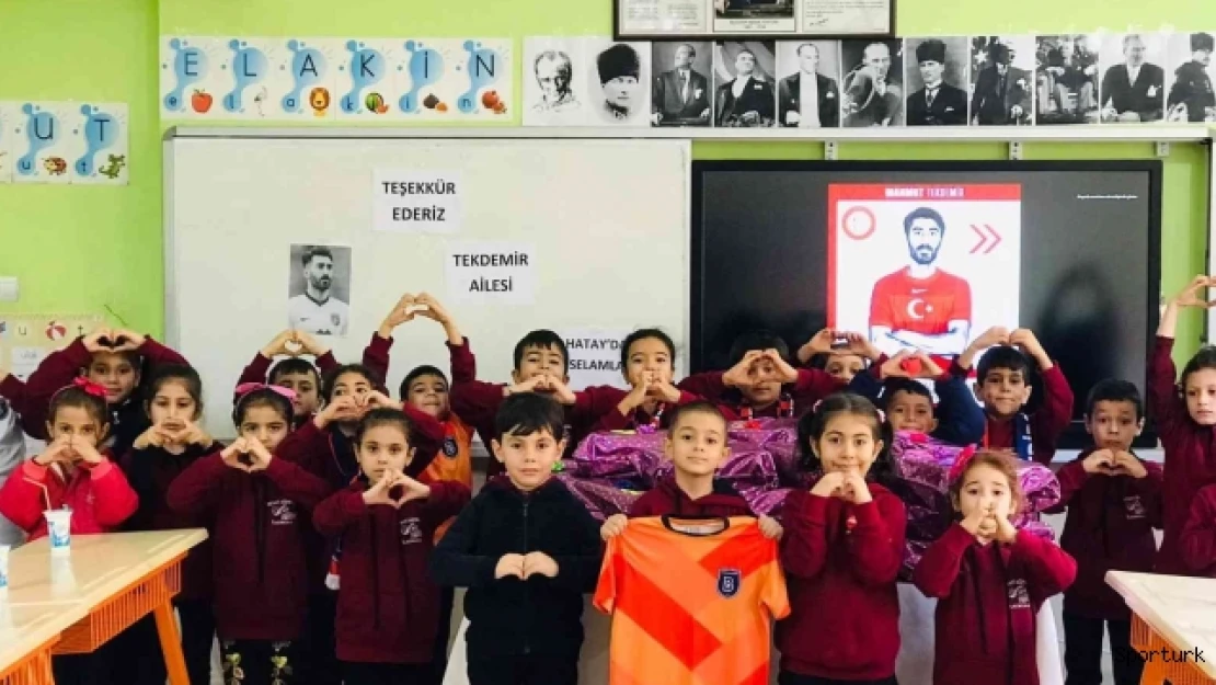 Milli futbolcu Mahmut Tekdemir'den öğrencilere destek