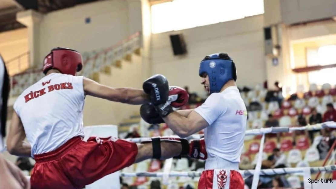 Nefes kesen kick boks heyecanı Denizli'de yaşandı