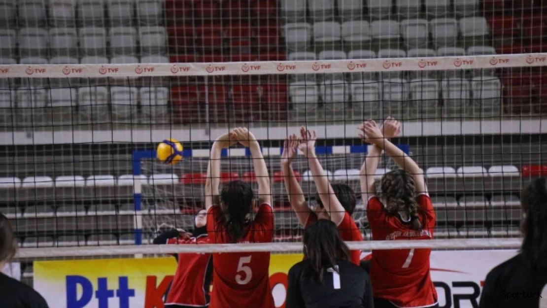 Okullar arası voleybolda 35 takım mücadele ediyor