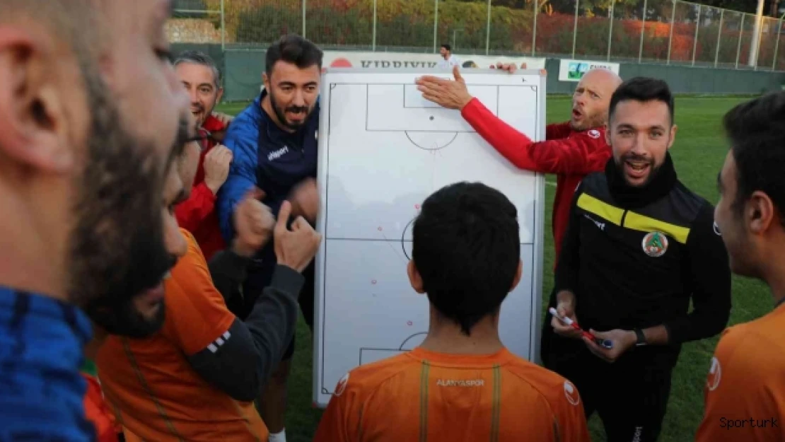 Özel öğrenciler Alanyaspor ile özel maçta buluştu