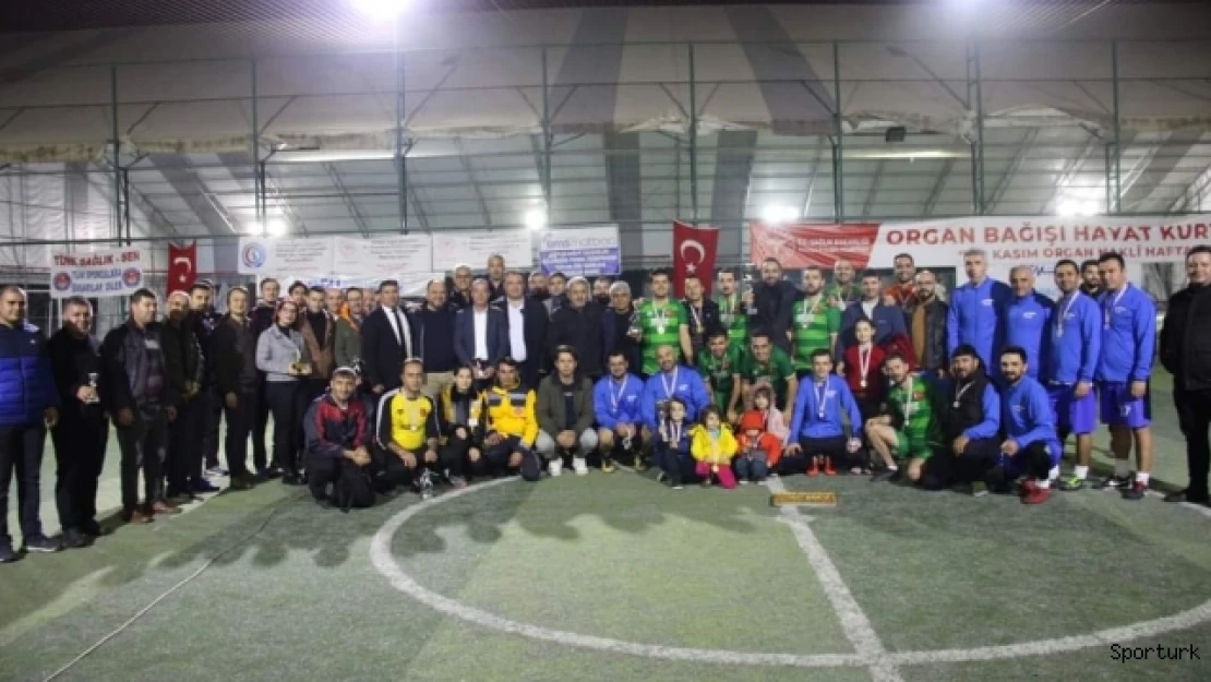 Sağlık çalışanları geleneksel futbol turnuvasında buluştu