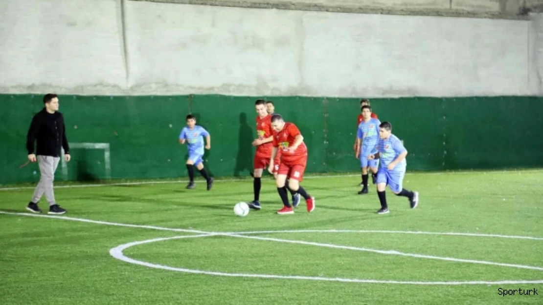 Sinop'ta protokol ile engelli çocuklar futbol oynadı