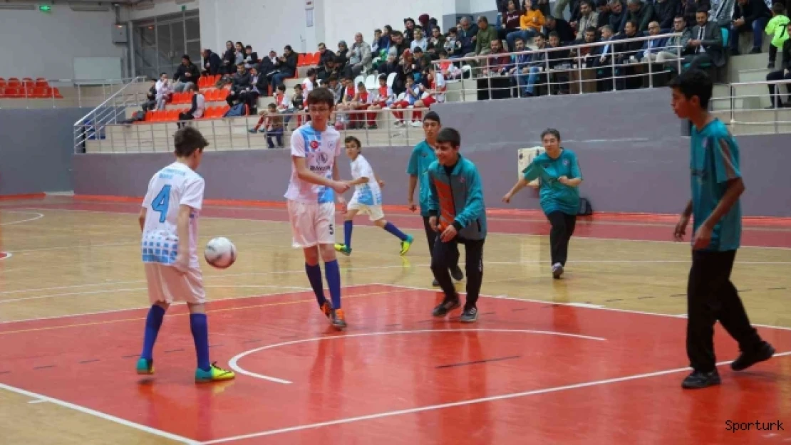 Uşak'ta dezavantajlı çocuklar spor için bir araya geldi