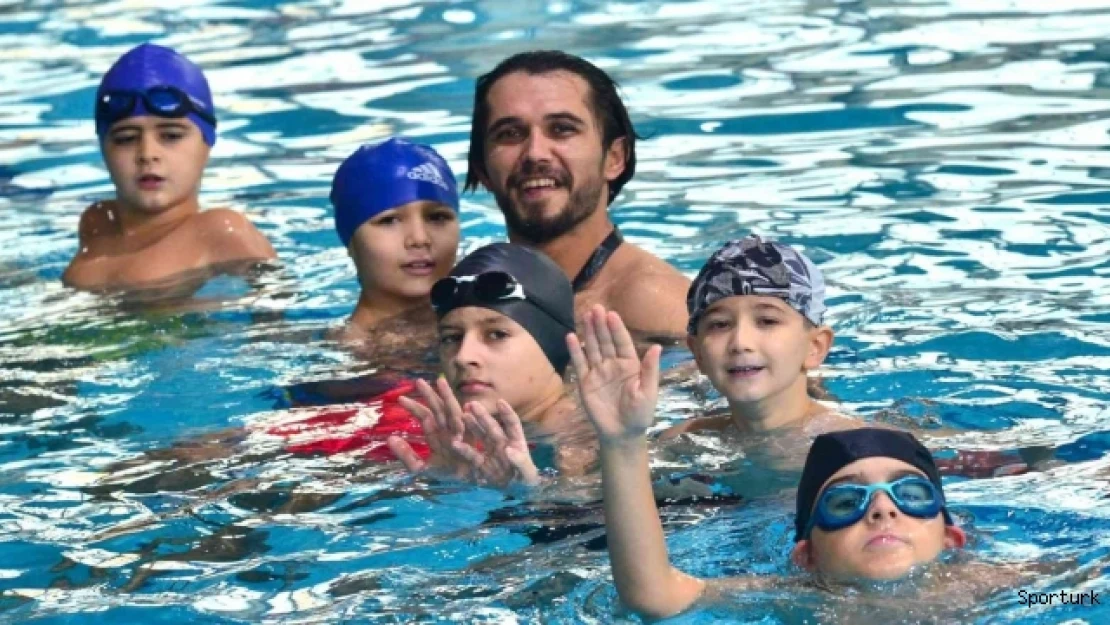 Yunusemreli çocuklar kışın da yüzme öğreniyor