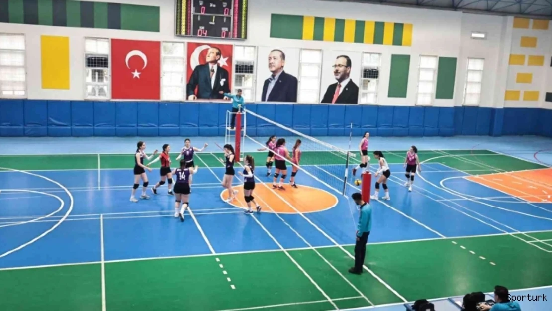 Yurtlarda barınan 585 genç 6 branşta kozlarını paylaşıyor