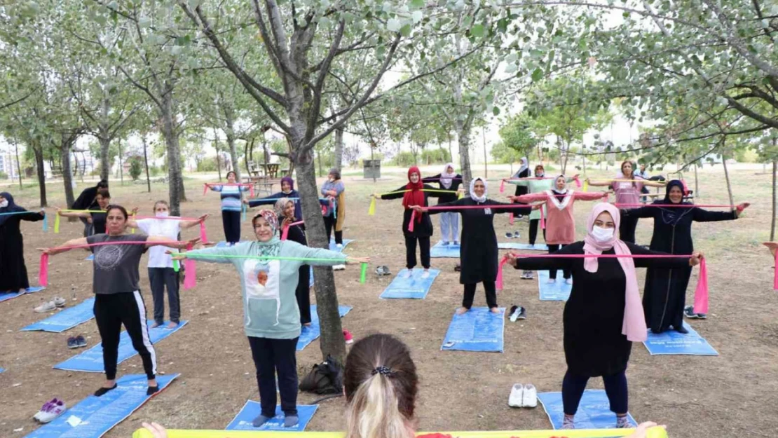 Anne Şehir ile 17 bin kişi zumba yaptı