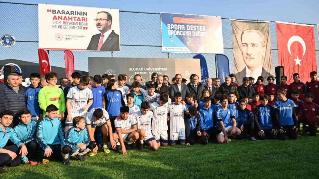 Büyükşehir'den üniversiteye futbol sahası