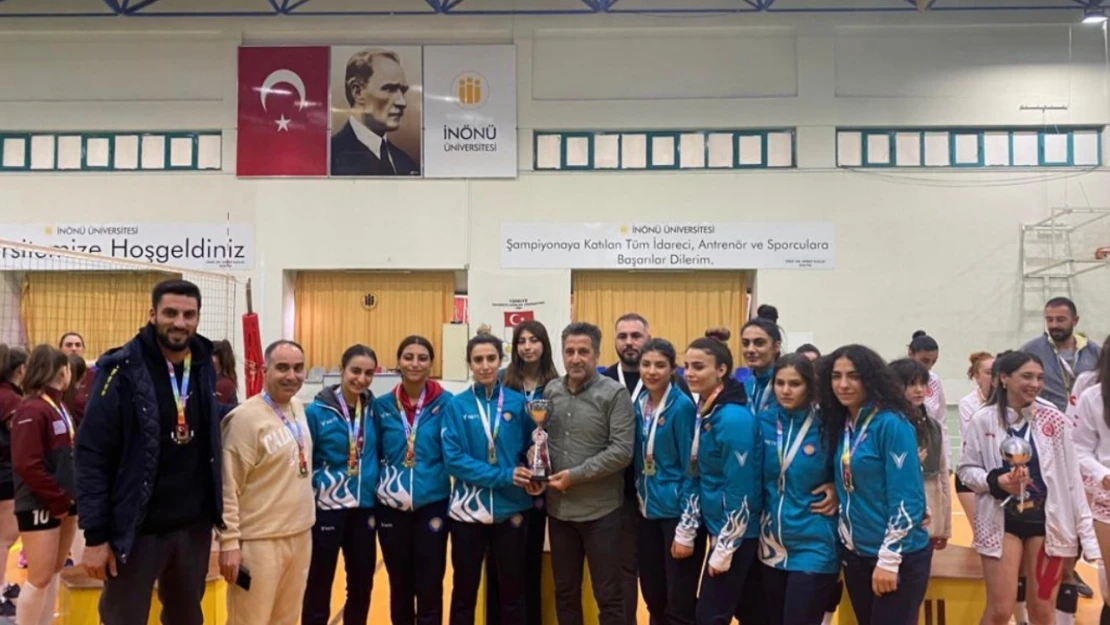 Dicle Üniversitesi kadın voleybol takımı namağlup şampiyon