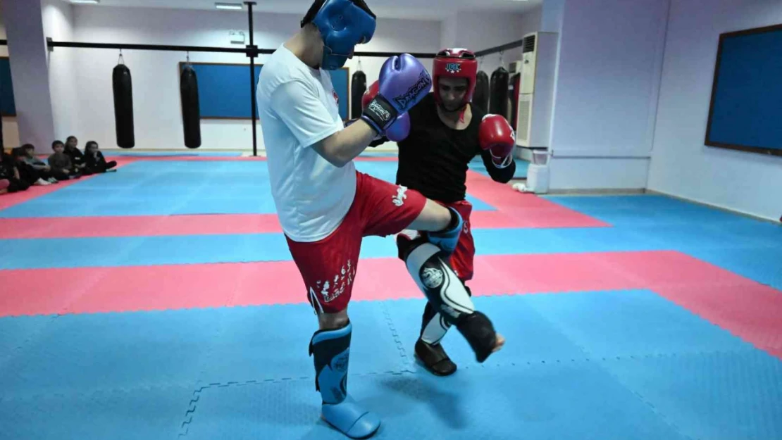 Düğün salonu gençler için spor salonuna dönüştürüldü