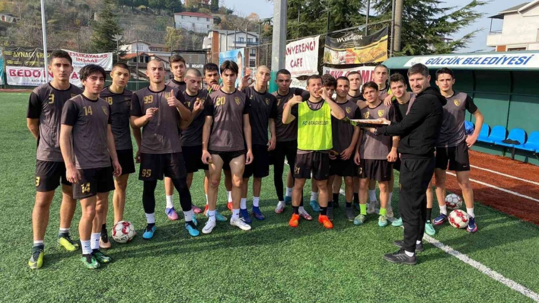 Gürcistan U-17 futbol takımı Aragvelebi, Gölcük'te kamp yaptı