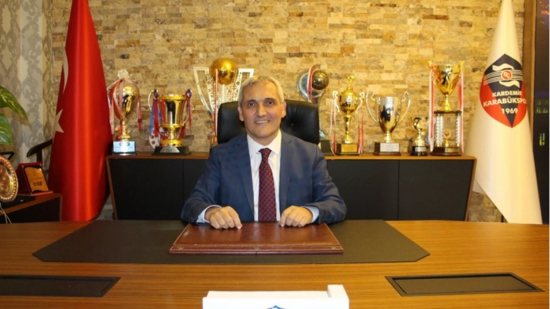 Karabükspor başkanı giderken kupaları da yanında götürdü
