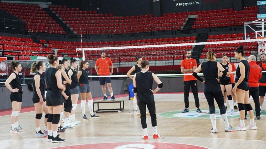 Karşıyaka Voleybol, Çanakkale Belediyespor'a konuk oluyor