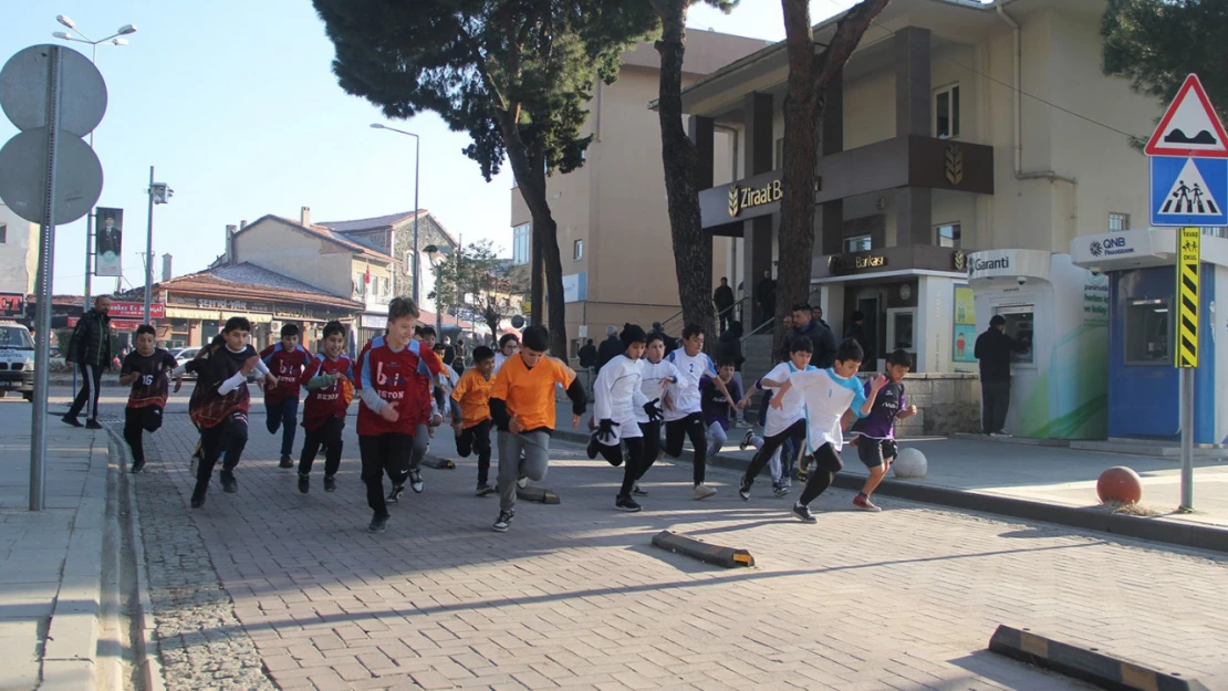 Kula'da Atatürk Kır Koşusu düzenlendi