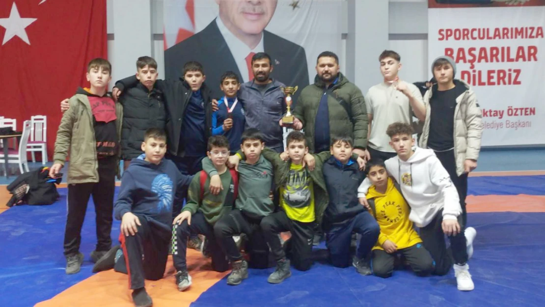 Kütahyalı sporcular Sakarya'dan madalya ile döndü