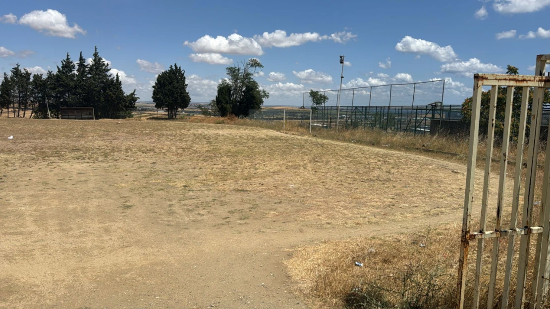 Silivri Çantaköy Stadı Yenilenmeyi Bekliyor