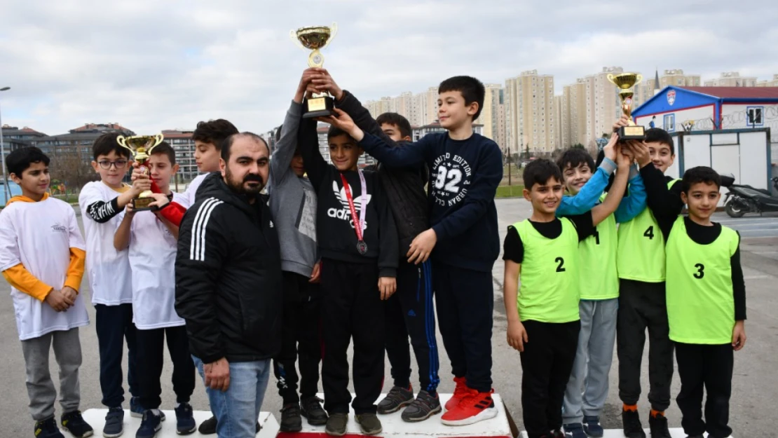 Silivri'de okullar arası Atatürk koşusu düzenlendi