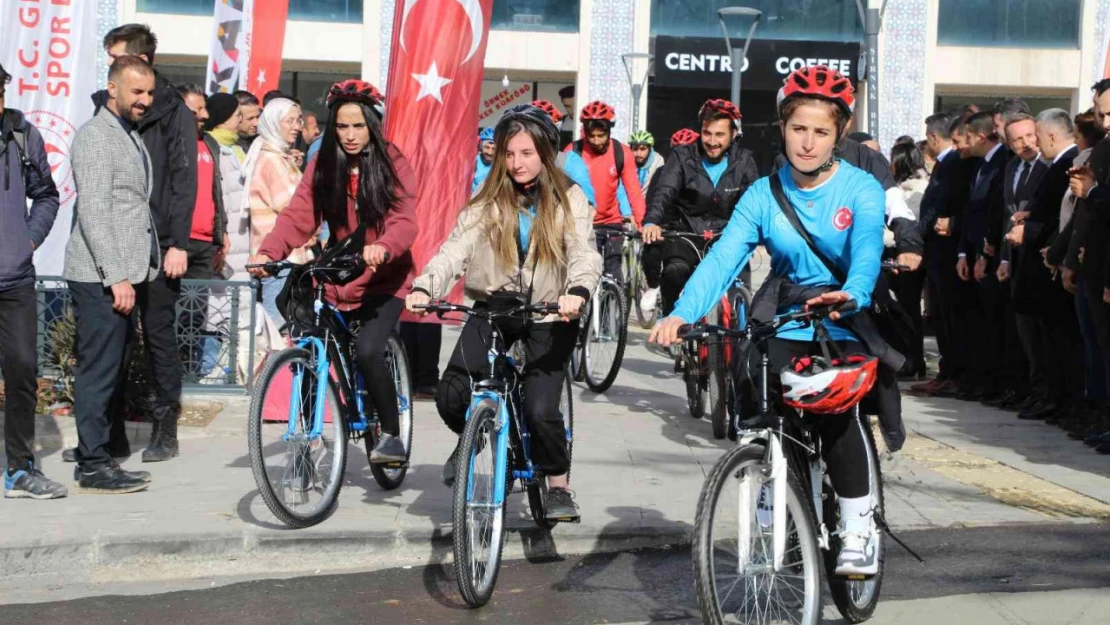 Şırnak'ta 50 bisikletçi 45 kilometre pedal çevirdi