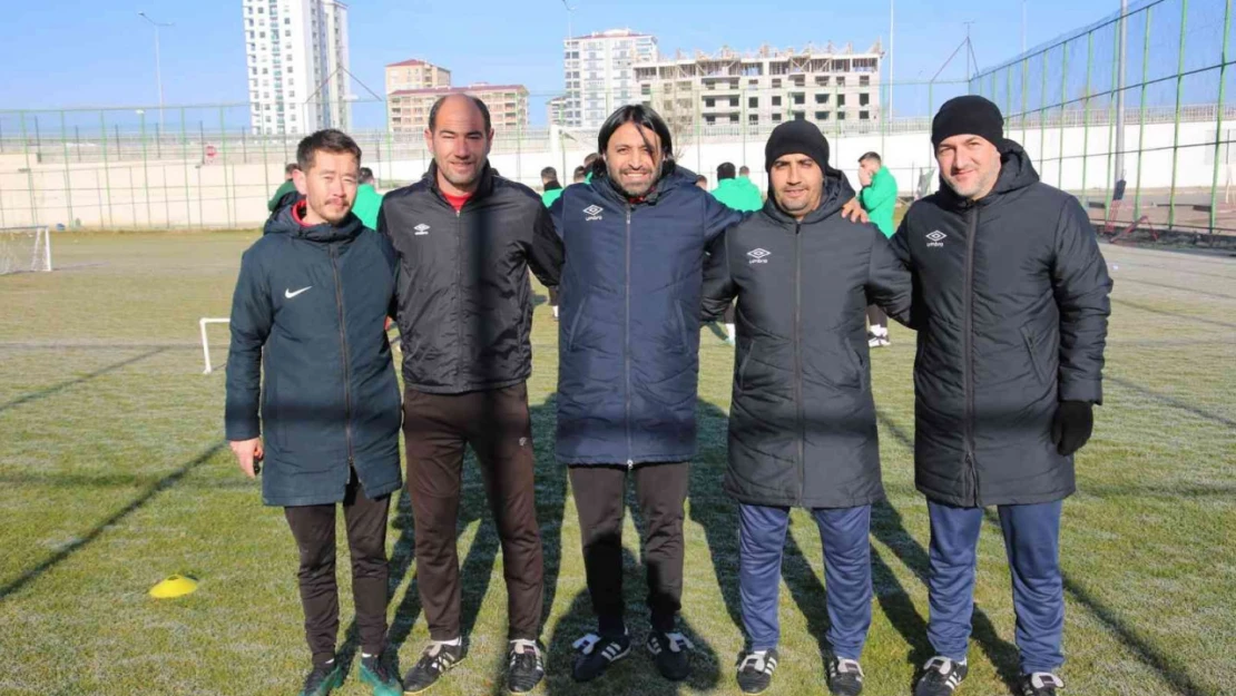 Sivas Belediyespor'un yeni teknik direktörü Hayrettin Yerlikaya ilk idmanına çıktı