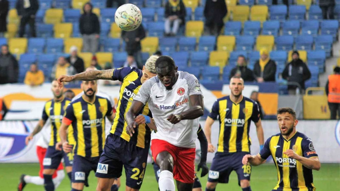 Spor Toto Süper Lig: Ankaragücü: 1 - Ümraniyespor: 1 (İlk yarı)