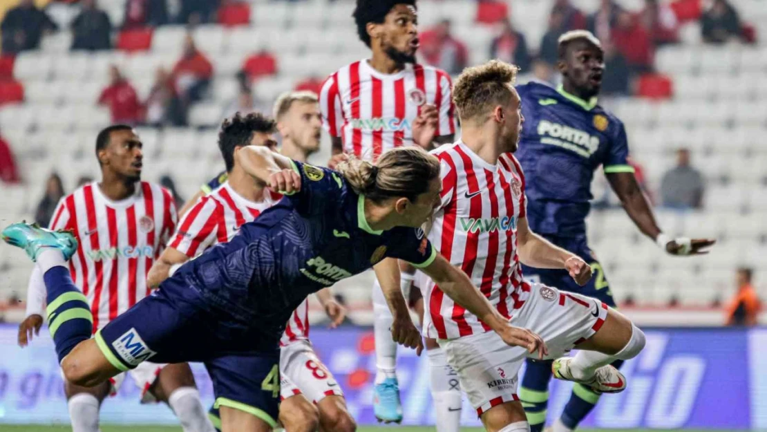 Spor Toto Süper Lig: FTA Antalyaspor: 0 - MKE Ankaragücü: 0 (İlk yarı)