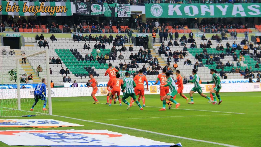 Spor Toto Süper Lig: Konyaspor: 1 - Alanyaspor: 0 (İlk yarı)