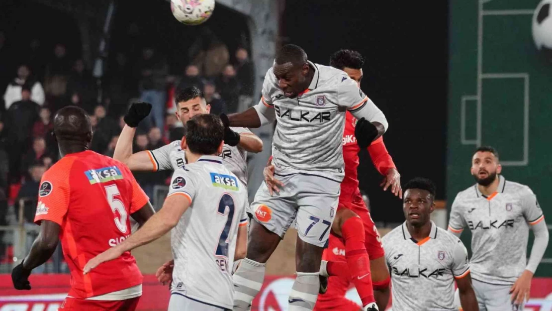 Spor Toto Süper Lig: Ümraniyespor: 1 - Medipol Başakşehir: 3 (Maç sonucu)